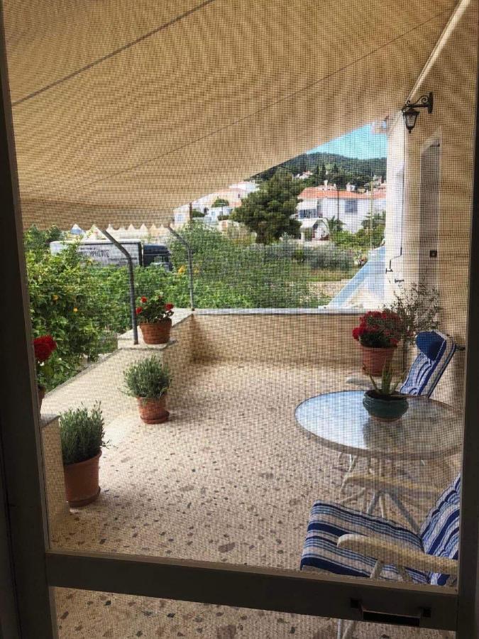 Laluzaki Apartment Spetses Town ภายนอก รูปภาพ